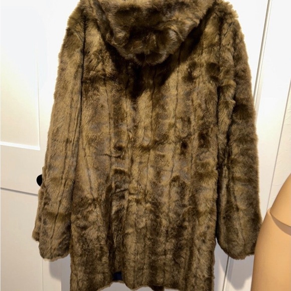 Dennis Basso reversible faux fur hooded coat size large - Picture 3 of 6